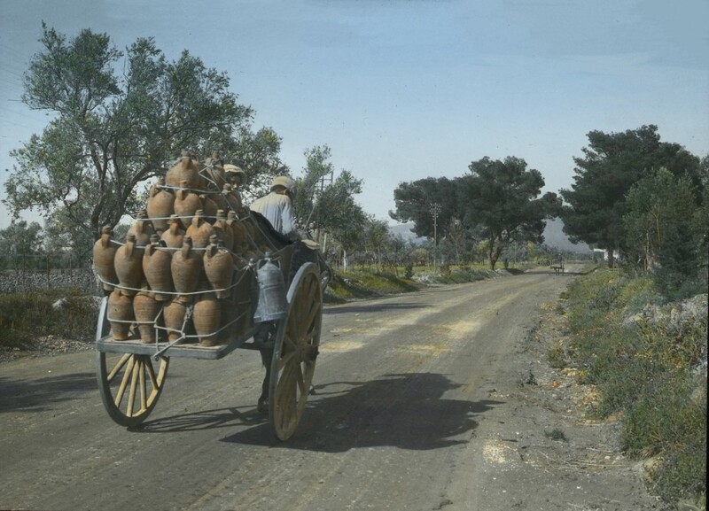 Κάρο μεταφέρει κανάτια με vερό πηγής, 1926