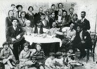 Οικογενειακό γλέντι σε αυλή, Χαλάνδρι, 1938